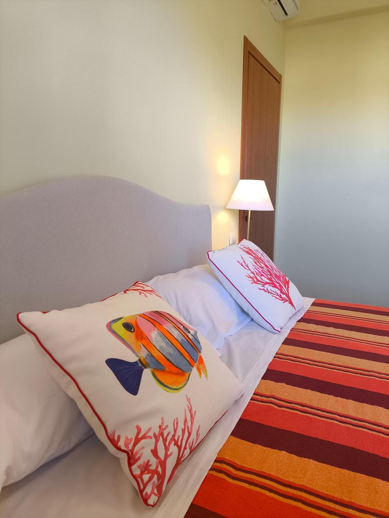 Casa Mar - Elegant Apartment With Pool And Panoramic Terrace In The Heart Of ซอร์เรนโต ภายนอก รูปภาพ